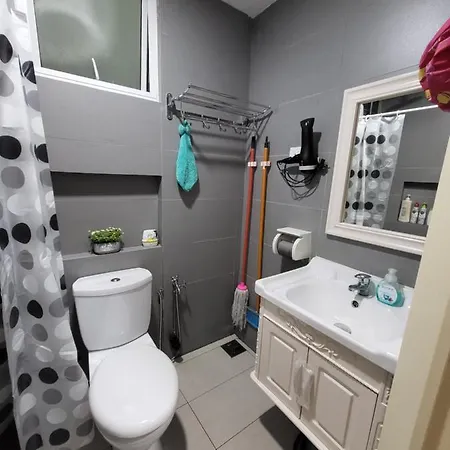 Nice And Cozy Studio Apartment With Gym And Pool. Kampar Exterior photo